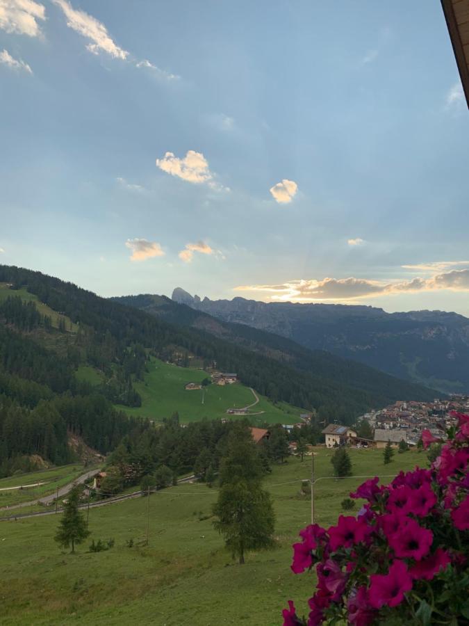 Garni Baita San Cassiano  Bagian luar foto