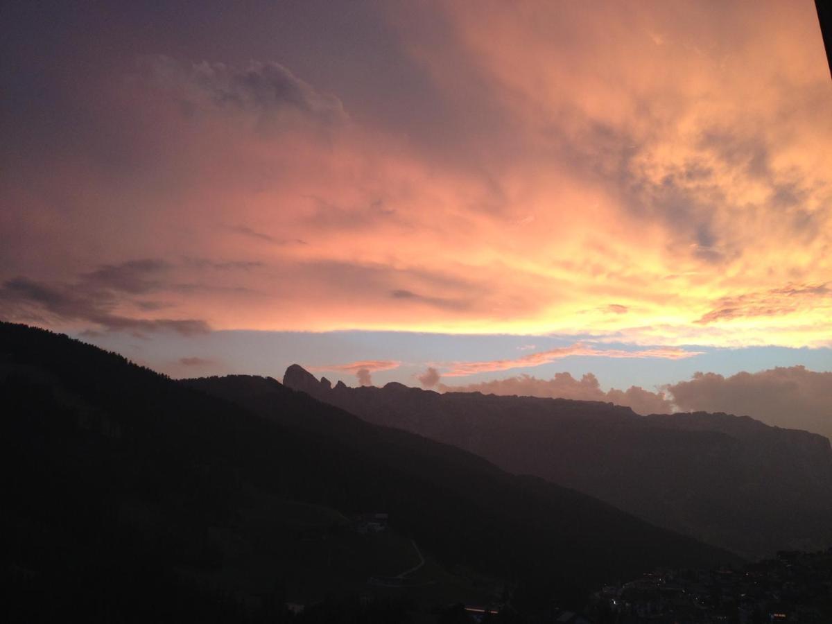 Garni Baita San Cassiano  Bagian luar foto