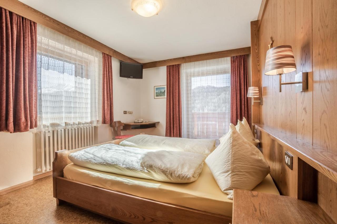 Garni Baita San Cassiano  Bagian luar foto