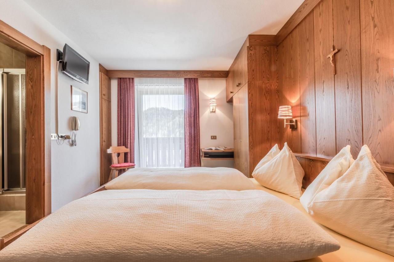 Garni Baita San Cassiano  Bagian luar foto